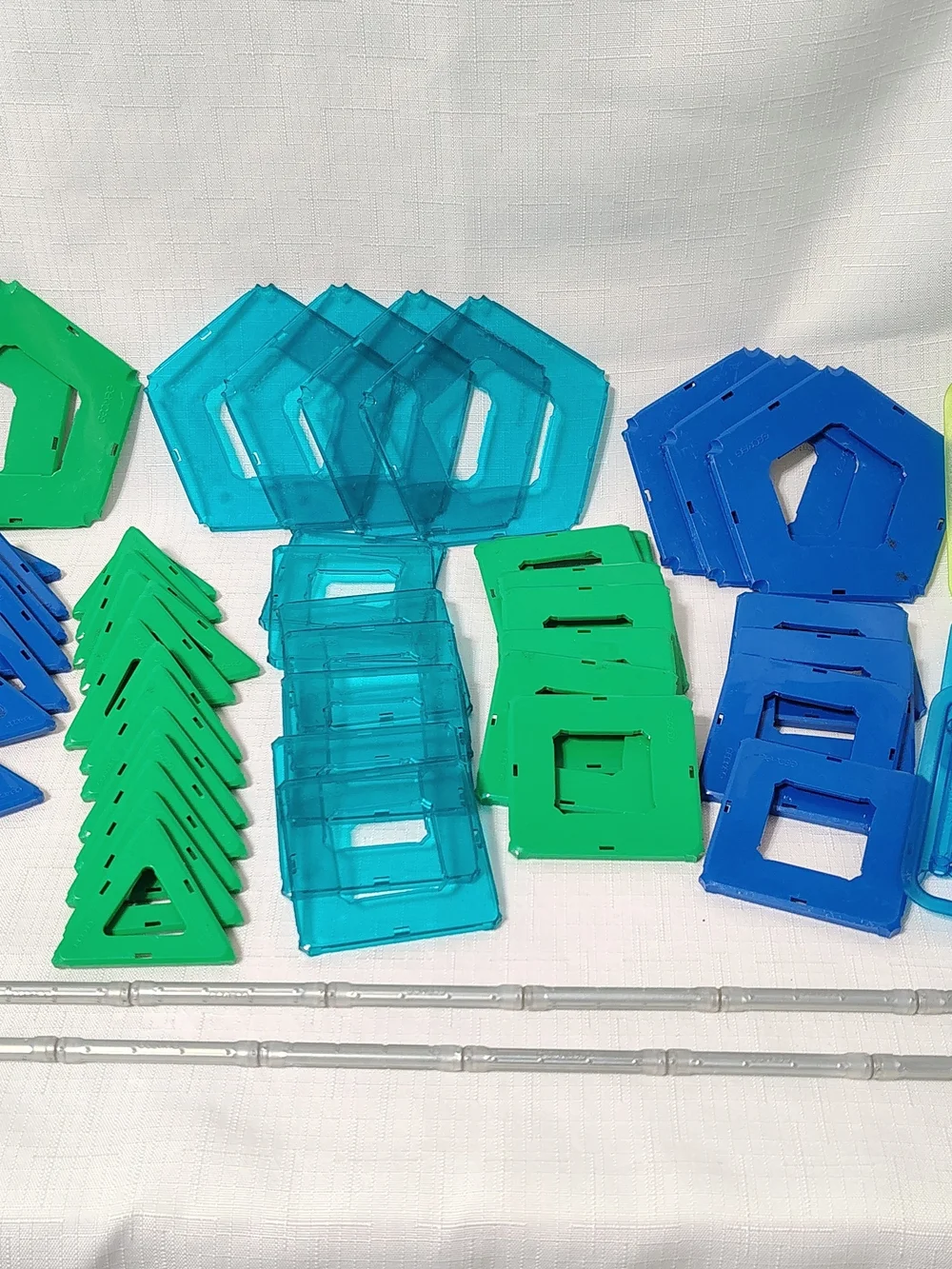 Magnetic Tiles 63 Tiles & 15 Magnets Blue Green & Transparent 78 Pieces Total